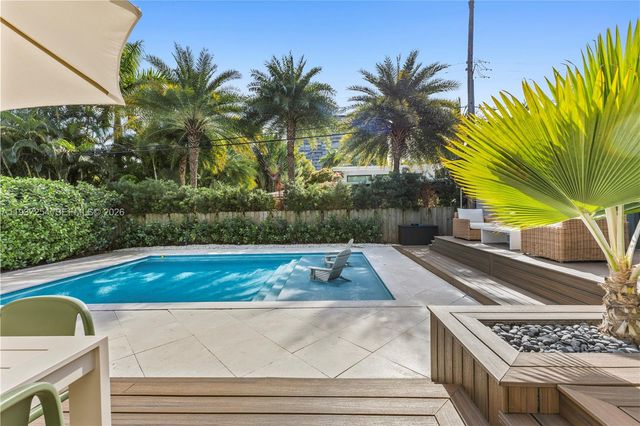 800 NE 72nd St, Miami, FL 33138