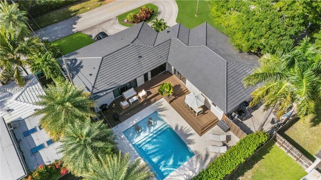 800 NE 72nd St, Miami, FL 33138