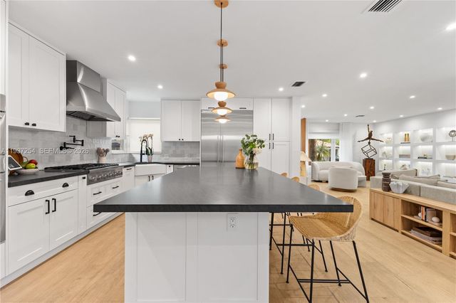 800 NE 72nd St, Miami, FL 33138