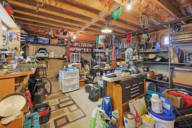 31 Kalmia Rd, Holbrook, MA 02343