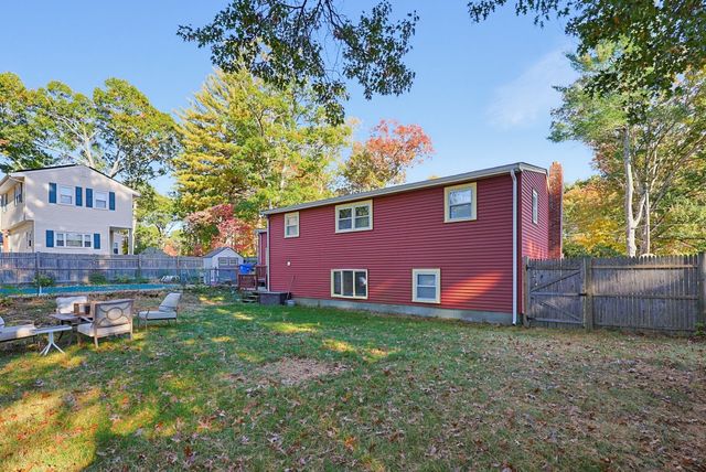 31 Kalmia Rd, Holbrook, MA 02343