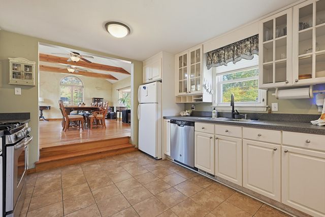 31 Kalmia Rd, Holbrook, MA 02343