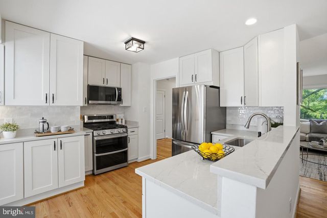 8410 BOUND BROOK LN, Alexandria, VA 22309