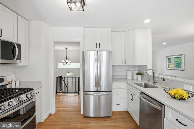 8410 BOUND BROOK LN, Alexandria, VA 22309