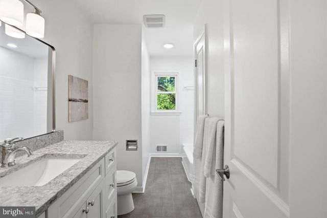 8410 BOUND BROOK LN, Alexandria, VA 22309