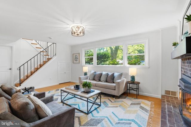 8410 BOUND BROOK LN, Alexandria, VA 22309