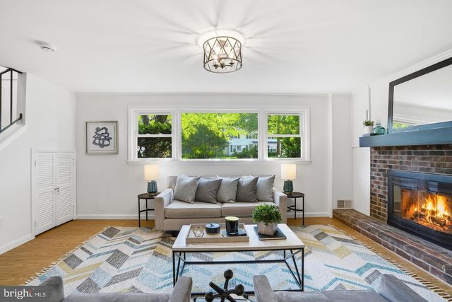 8410 BOUND BROOK LN, Alexandria, VA 22309