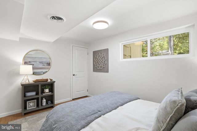 8410 BOUND BROOK LN, Alexandria, VA 22309
