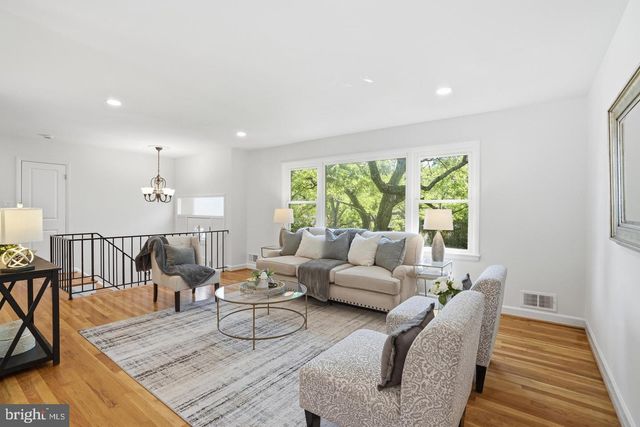 8410 BOUND BROOK LN, Alexandria, VA 22309