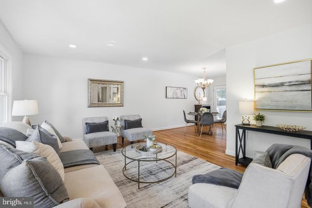 8410 BOUND BROOK LN, Alexandria, VA 22309