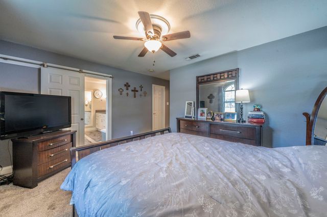 604 Brookview Drive, Hurst, TX 76054