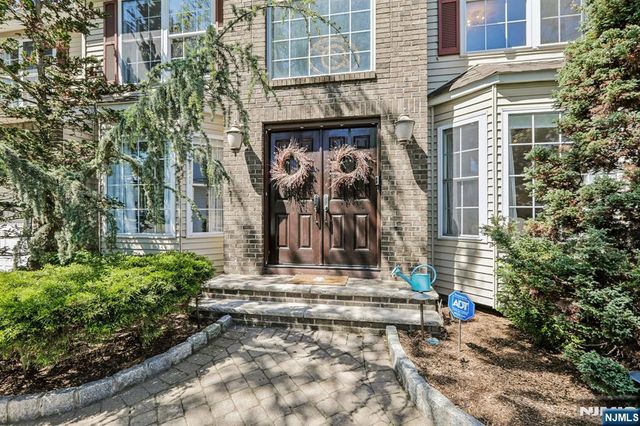 745 Gettysburg Place, Paramus, NJ 07652