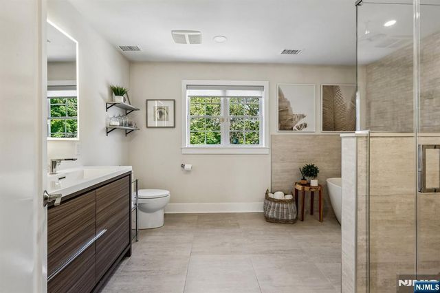 745 Gettysburg Place, Paramus, NJ 07652