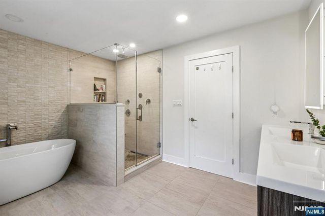 745 Gettysburg Place, Paramus, NJ 07652