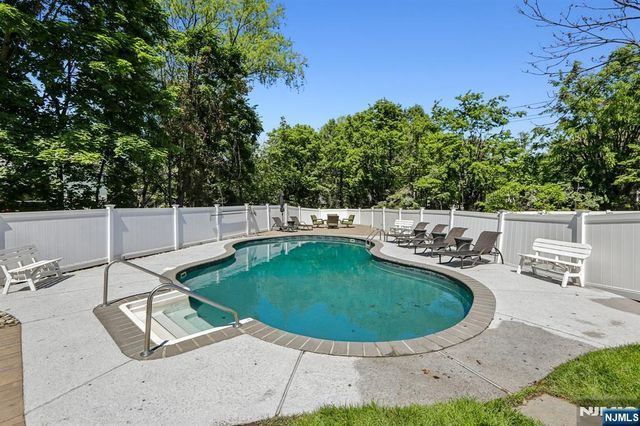 745 Gettysburg Place, Paramus, NJ 07652