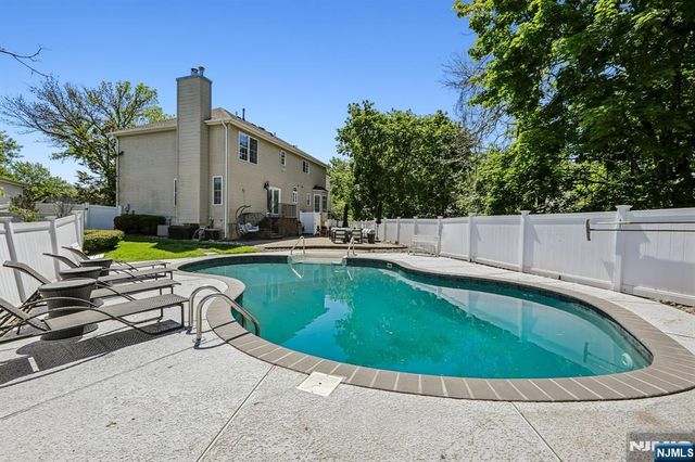 745 Gettysburg Place, Paramus, NJ 07652