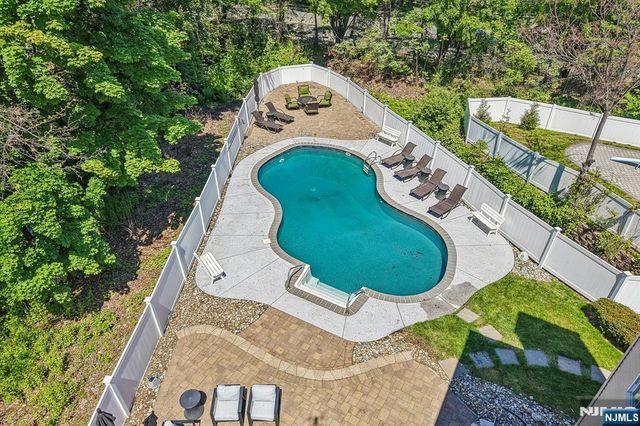 745 Gettysburg Place, Paramus, NJ 07652