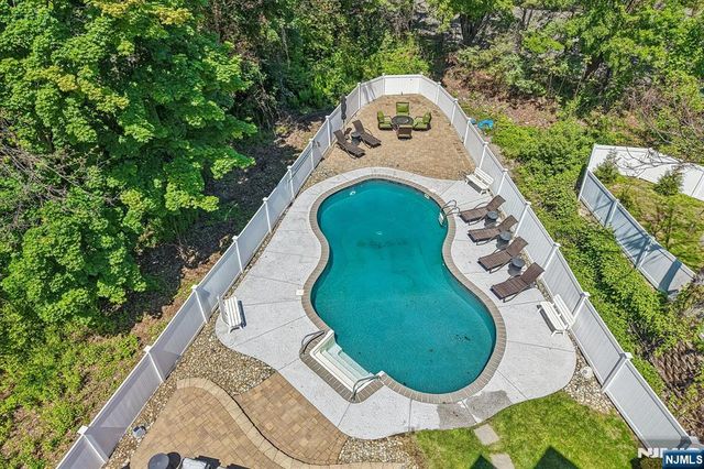 745 Gettysburg Place, Paramus, NJ 07652