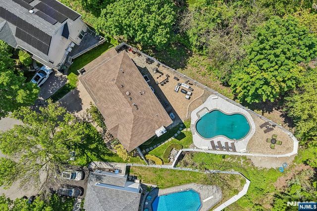 745 Gettysburg Place, Paramus, NJ 07652