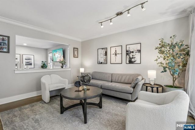 745 Gettysburg Place, Paramus, NJ 07652