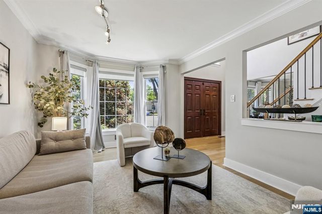 745 Gettysburg Place, Paramus, NJ 07652