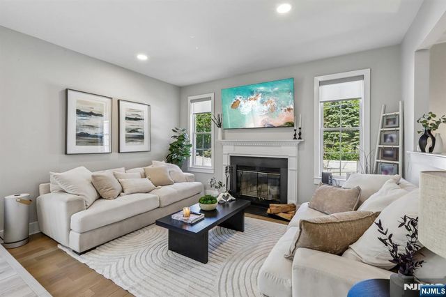 745 Gettysburg Place, Paramus, NJ 07652