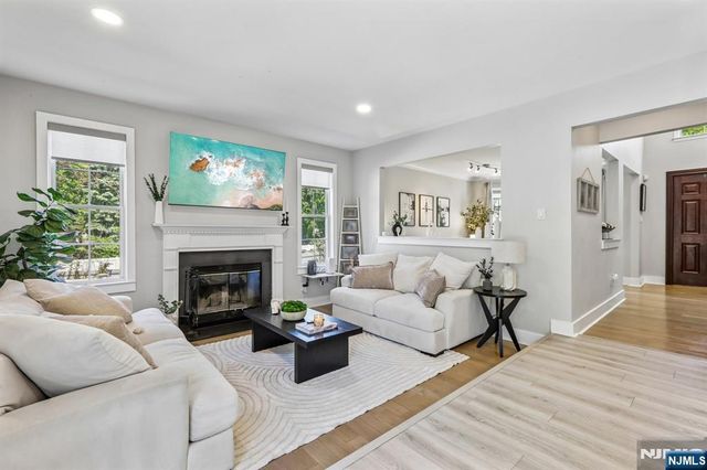 745 Gettysburg Place, Paramus, NJ 07652