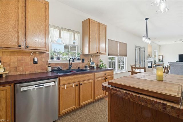 904 Laconia CT, Virginia Beach, VA 23464