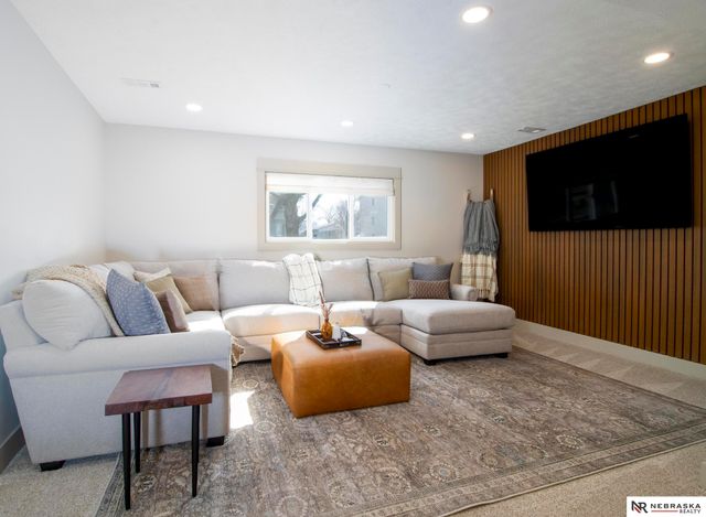 306 S Polk Street, Papillion, NE 68046