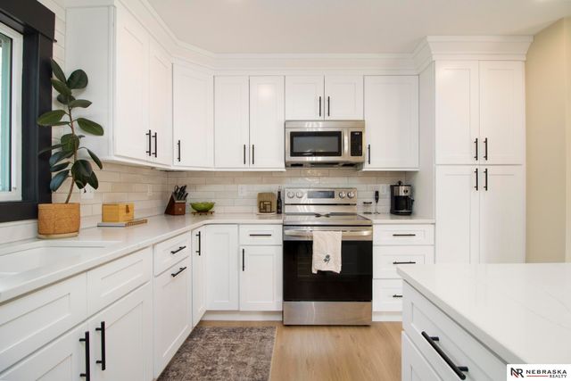 306 S Polk Street, Papillion, NE 68046