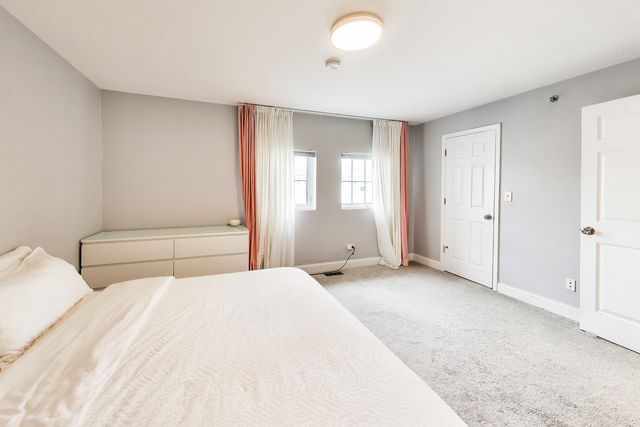 183 N East River Road A3, Des Plaines, IL 60016
