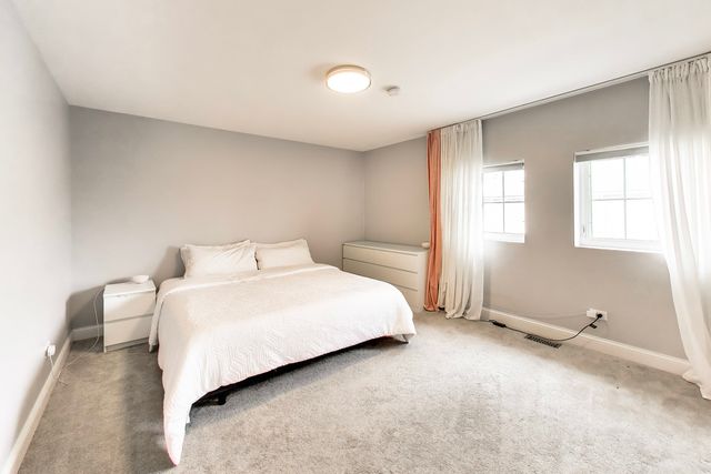 183 N East River Road A3, Des Plaines, IL 60016