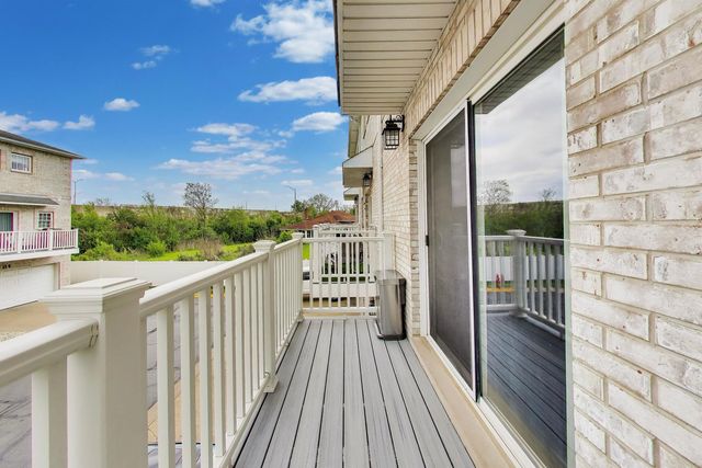 183 N East River Road A3, Des Plaines, IL 60016