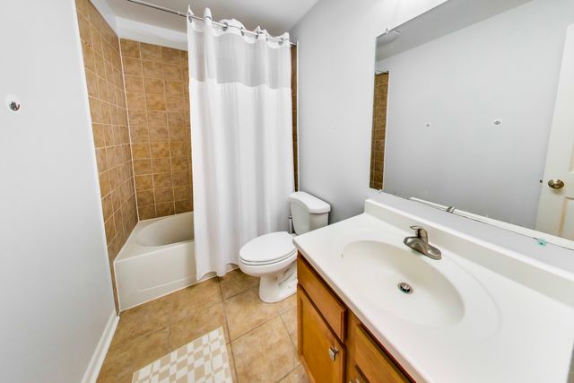183 N East River Road A3, Des Plaines, IL 60016