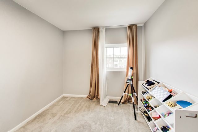 183 N East River Road A3, Des Plaines, IL 60016