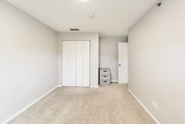 183 N East River Road A3, Des Plaines, IL 60016