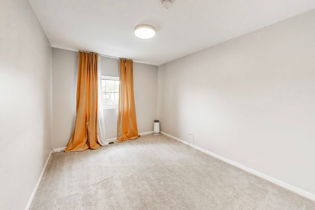 183 N East River Road A3, Des Plaines, IL 60016