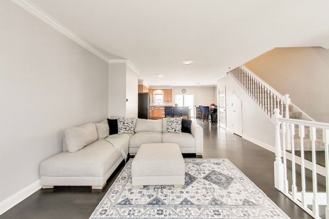 183 N East River Road A3, Des Plaines, IL 60016