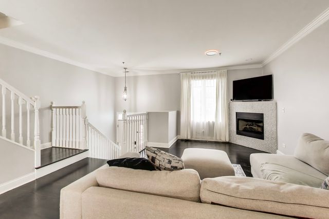 183 N East River Road A3, Des Plaines, IL 60016