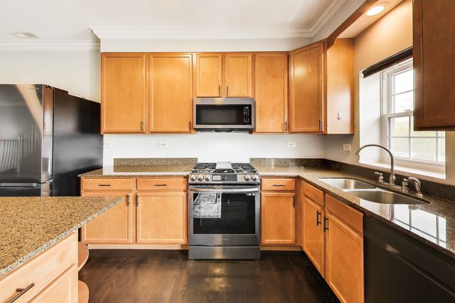 183 N East River Road A3, Des Plaines, IL 60016