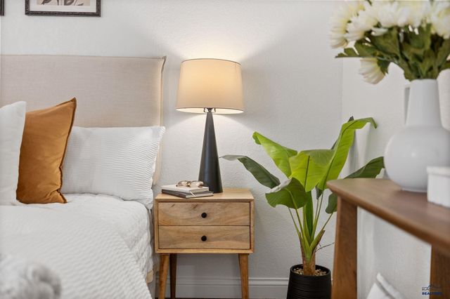 7260 TANAGER DR, Rapid City, SD 57702