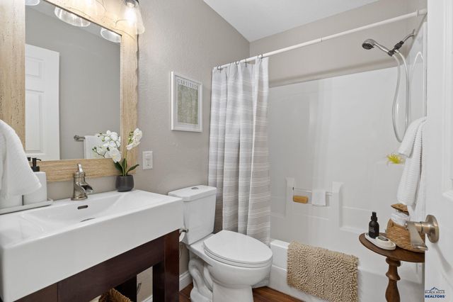 7260 TANAGER DR, Rapid City, SD 57702