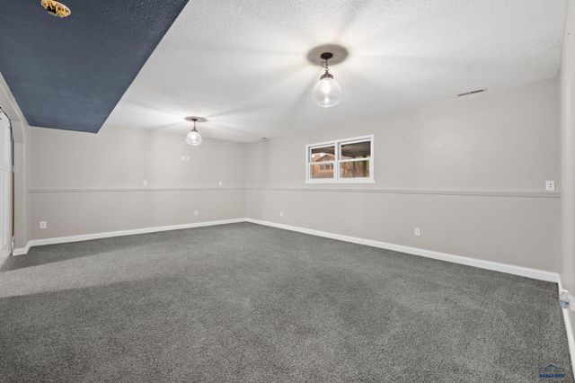 7260 TANAGER DR, Rapid City, SD 57702