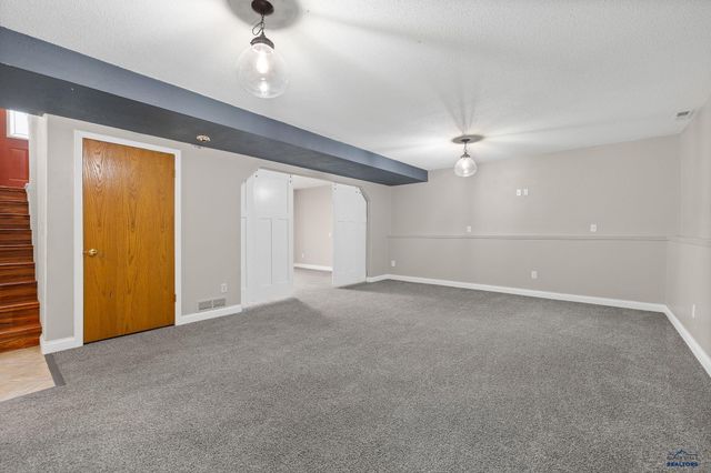 7260 TANAGER DR, Rapid City, SD 57702