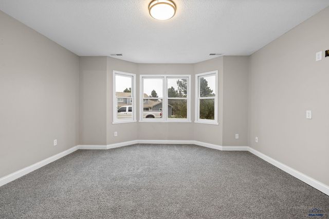 7260 TANAGER DR, Rapid City, SD 57702