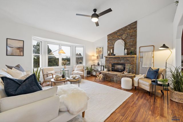 7260 TANAGER DR, Rapid City, SD 57702