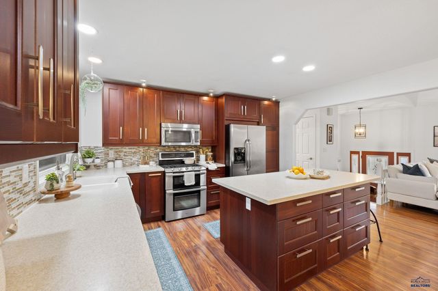 7260 TANAGER DR, Rapid City, SD 57702