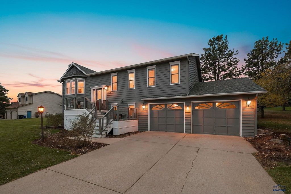 7260 TANAGER DR, Rapid City, SD 57702