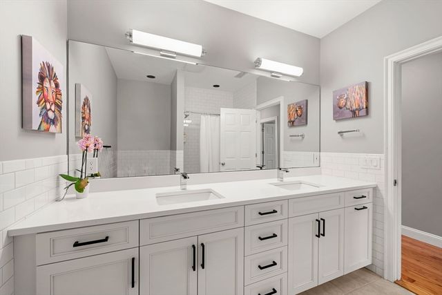 31 Upton Hills Ln, Middleton, MA 01949