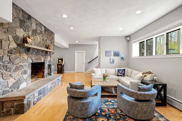 31 Upton Hills Ln, Middleton, MA 01949